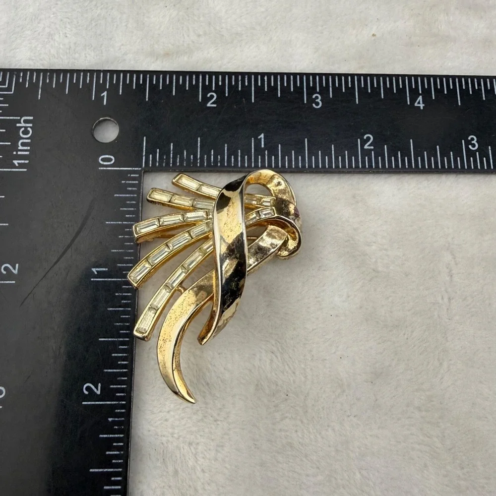 Vintage Trifari Brooch Rhinestone Philippe Comet Gold Tone READ